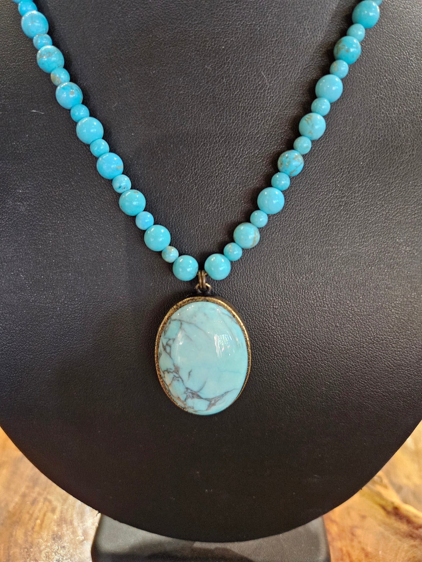 Oval cabochon turquoise beaded necklace