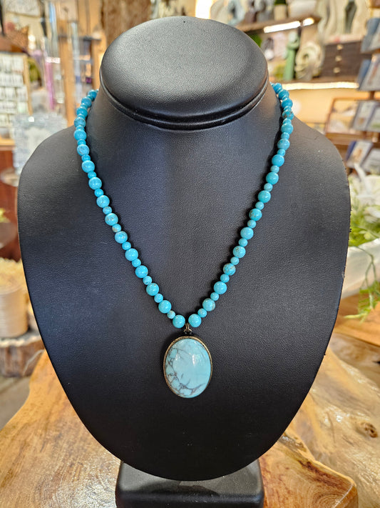 Oval cabochon turquoise beaded necklace